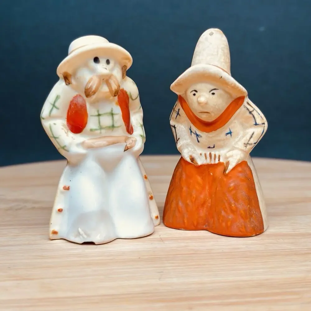 Vintage Japan Western Gunslinger Cowboy Salt & Pepper Shakers Pair
